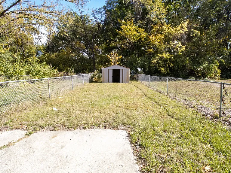 2804 Isherwood Dr — Photo 15