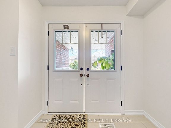 5th image of 492 Queen Mary Dr