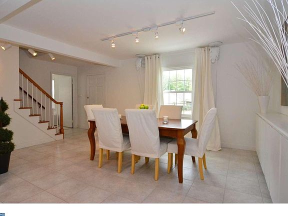5th image of 22 Manor Dr