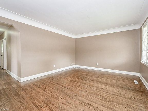 3rd image of 305 Mohawk Rd E