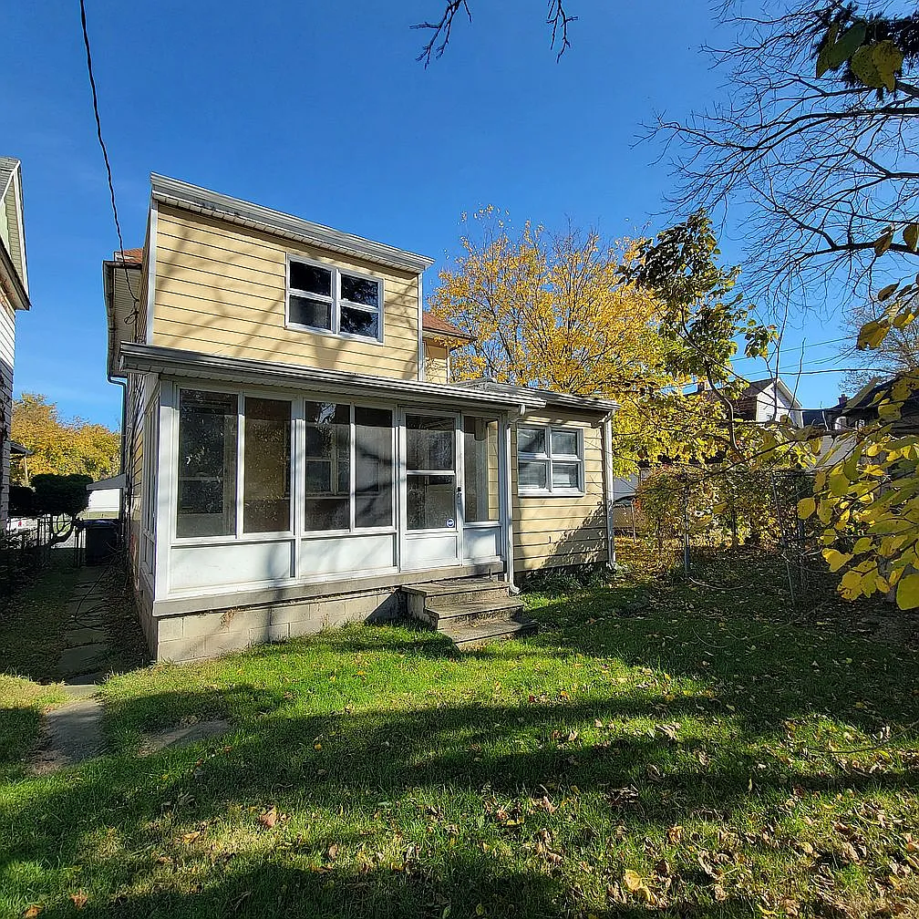 4 bed, 1976 sqft, $1,450 — Photo 2