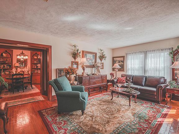 2nd image of 205 Meadow Dr