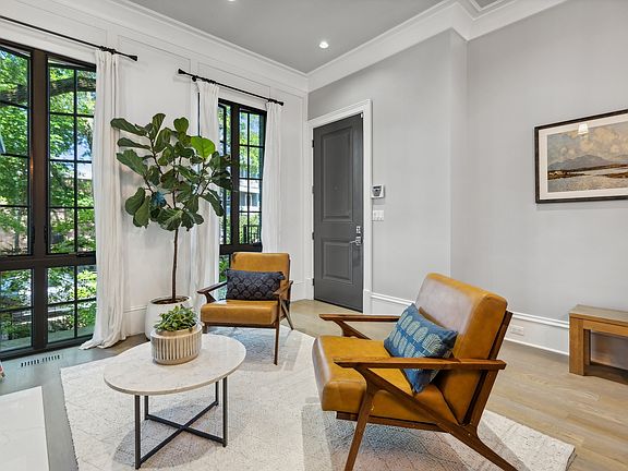 3rd image of 2633 N Mildred Ave #1