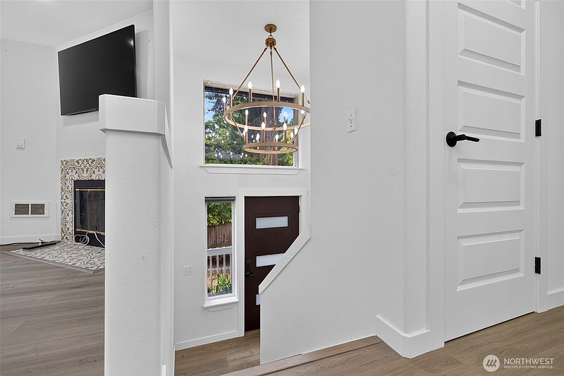 5th image of 12730 15th Avenue NE