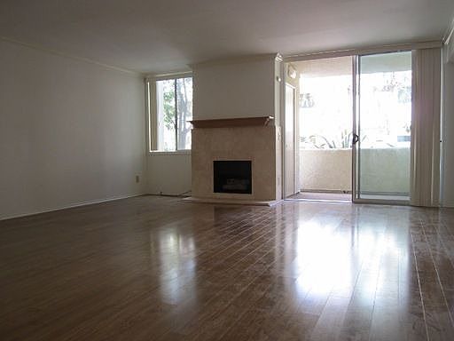 1st image of 5325 Newcastle Ave Unit 114
