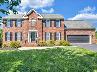 6204 Sandhurst Dr, Roanoke, VA 24018