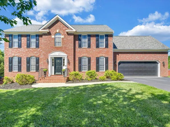 6204 Sandhurst Dr, Roanoke, VA 24018