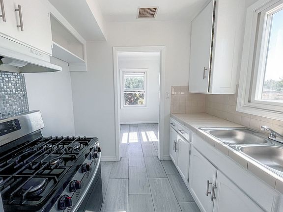 5th image of 3401 W 84th Pl #2
