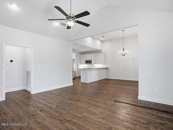 4th image of 1020 Sweetwater Cv