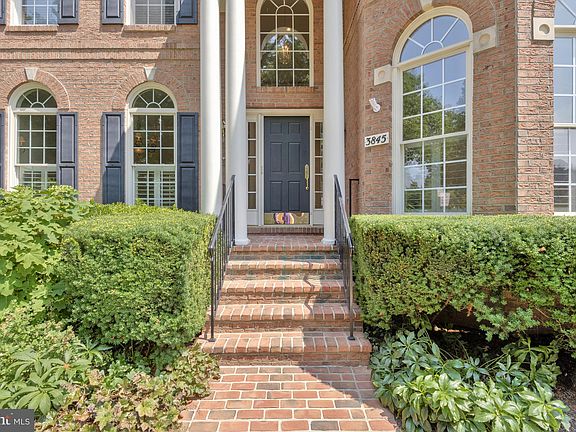3rd image of 3845 Farr Oak Cir