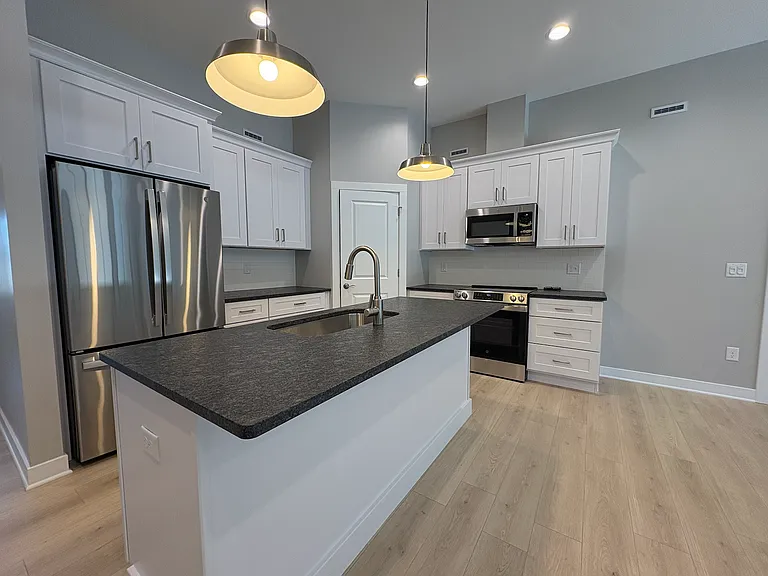 715 Braun St — Photo 5
