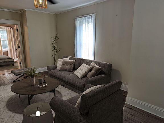 4th image of 419 S Saxby Ave