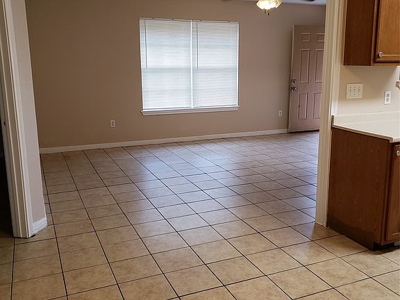 5th image of 219-221 E Craven Ave