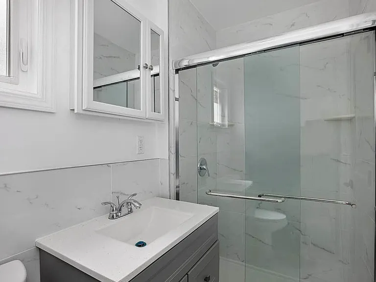 1881 Woodbine St #1R — Photo 4