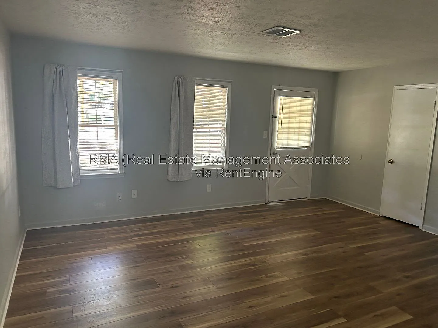 3 bed, 2.0 bath, 1216 sqft, $1,500 — Photo 2