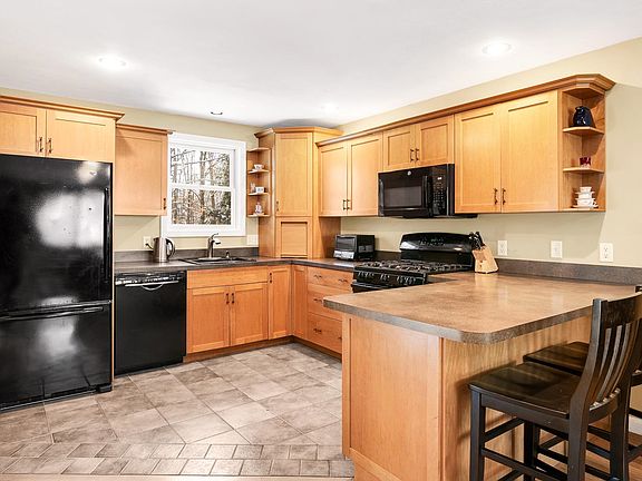 2nd image of 12 Isabelle Lane