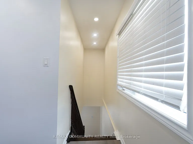 33 Windsor Ave — Photo 18