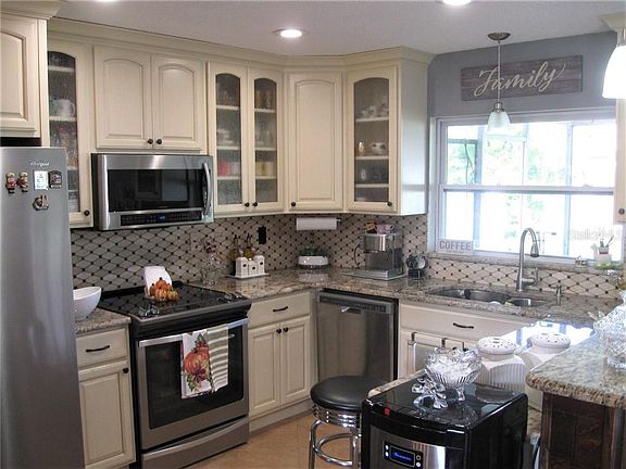 2nd image of 1825 Woodhaven Cir