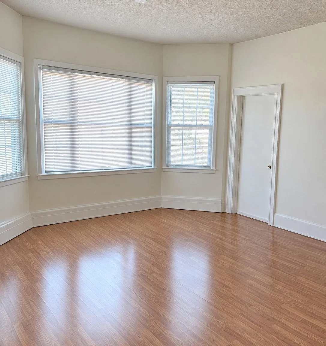 2 bed, 1.0 bath, $2,100 — Photo 2