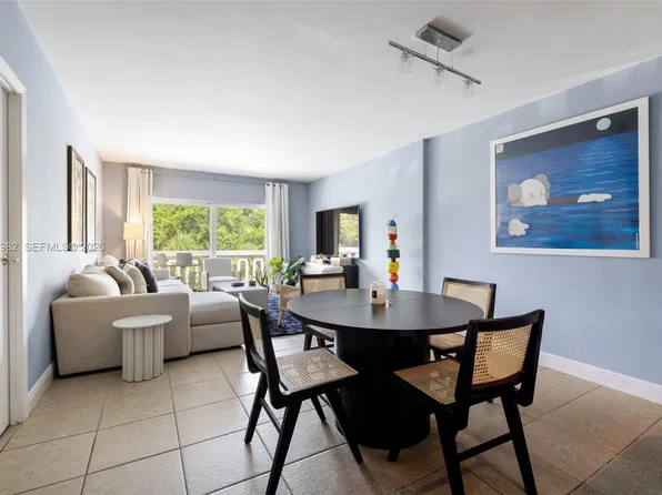 100 Edgewater Dr APT 309, Coral Gables, FL 33133