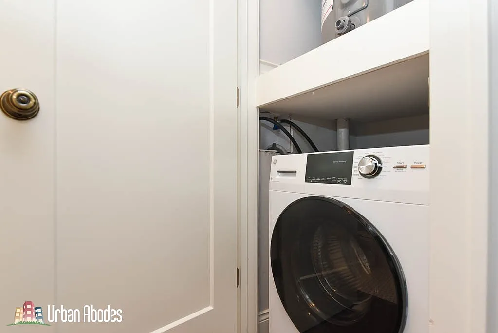 Studio, 300 sqft, $1,620 — Photo 4