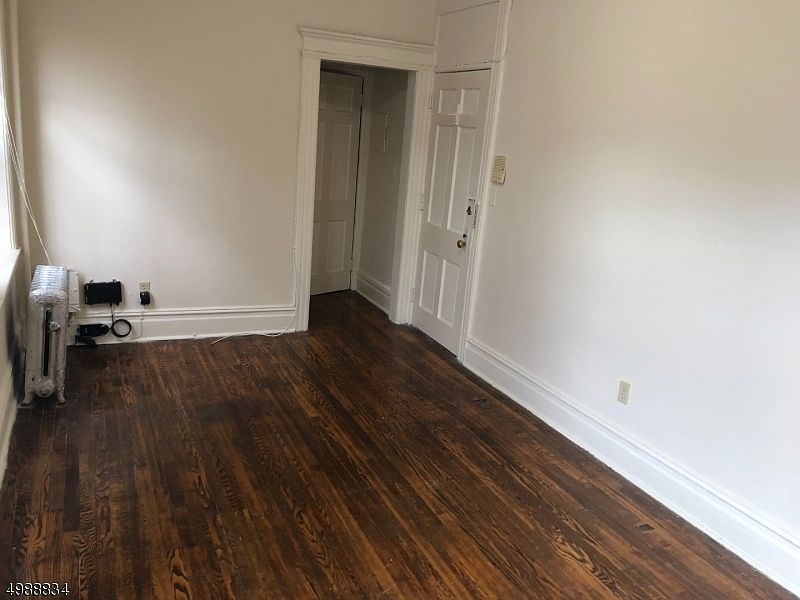 2nd image of 570 Bloomfield Ave APT 4