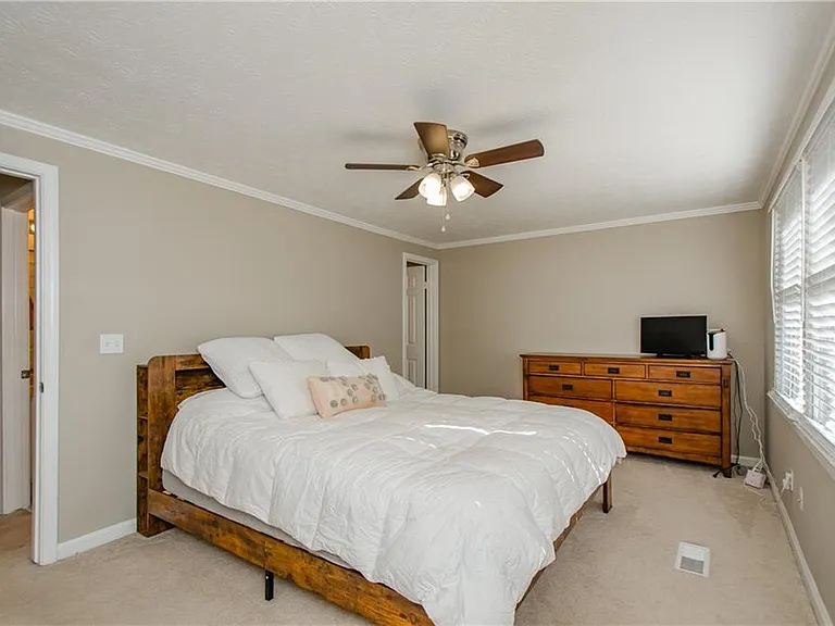 1066 Wedgewood Ln — Photo 10
