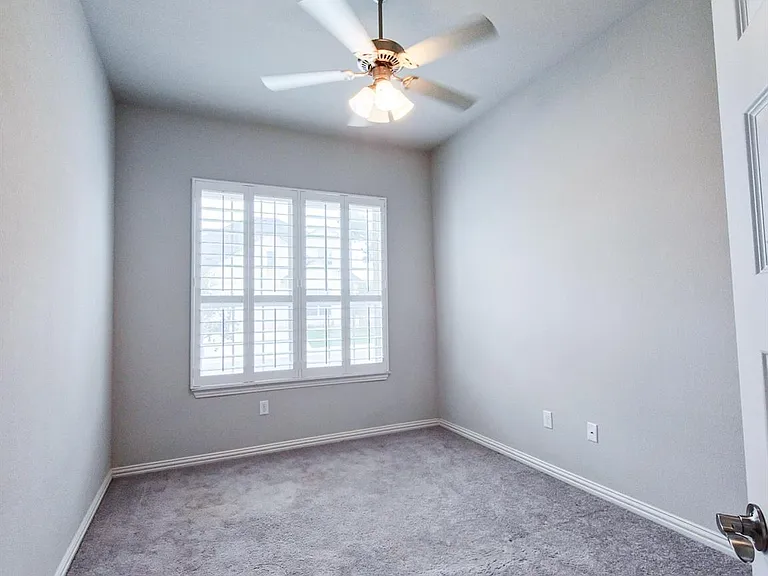 12716 Bloomington Dr — Photo 4