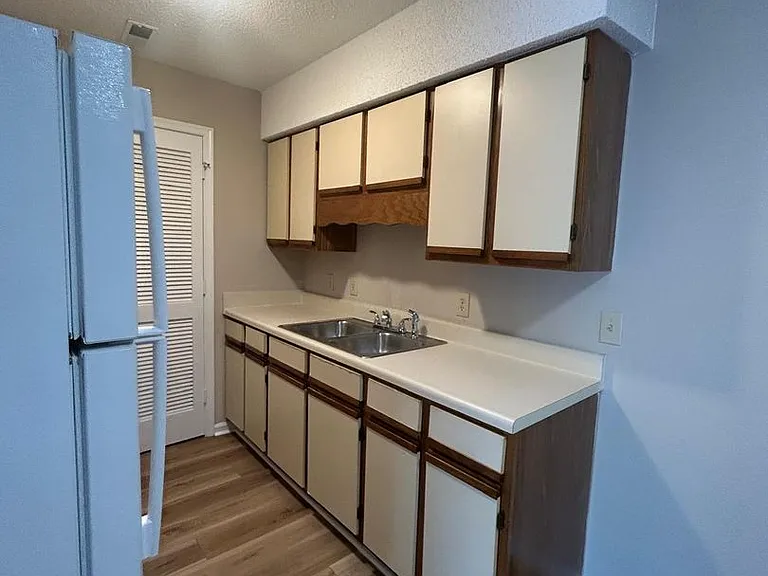 357 Community Dr #G — Photo 15