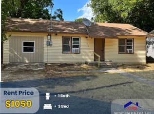 206 E 19th St, Cameron, TX 76520