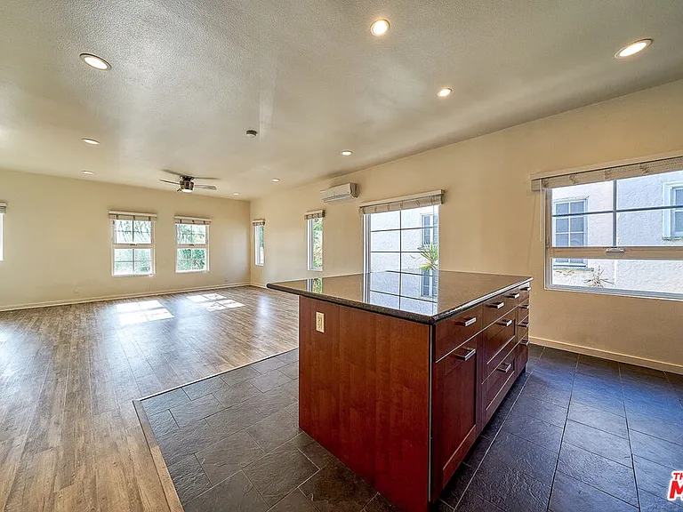 614 N Genesee Ave — Photo 28