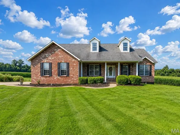 1136 Hoffman Estates Dr, Columbia, IL 62236