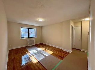 20-31 19th St #1V, Astoria, NY 11105