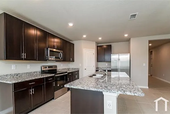 4 bed, 1957 sqft, $2,500 — Photo 1