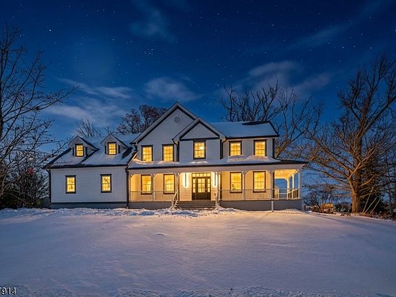 4th image of 105 Woodfern Rd