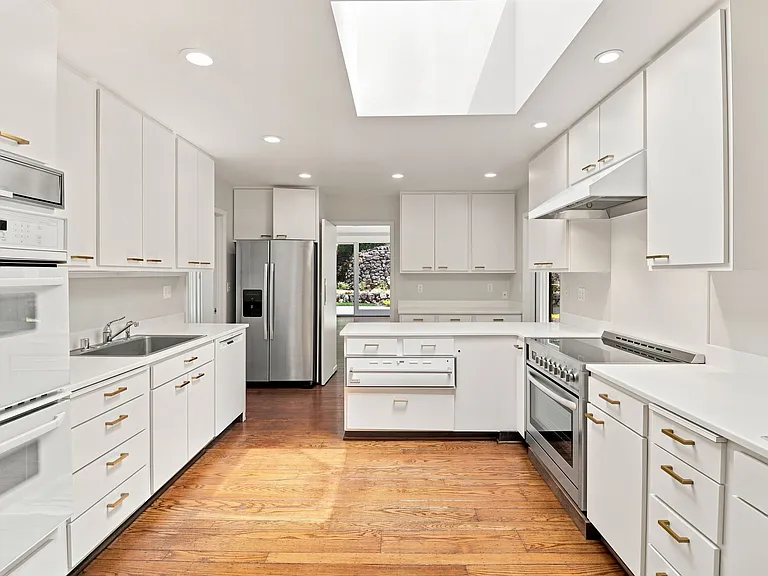 820 Eucalyptus Ave — Photo 23