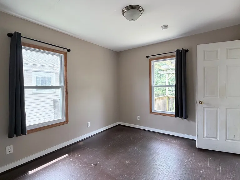 1422 S Lincoln St — Photo 5