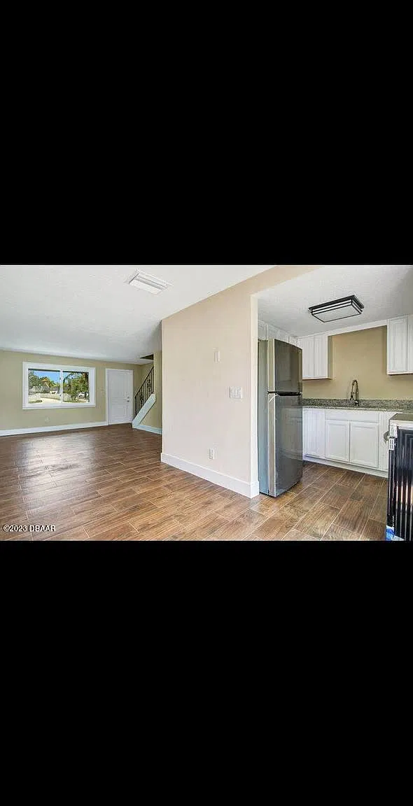 2 bed, 1.5 bath, 2400 sqft, $1,650 — Photo 3