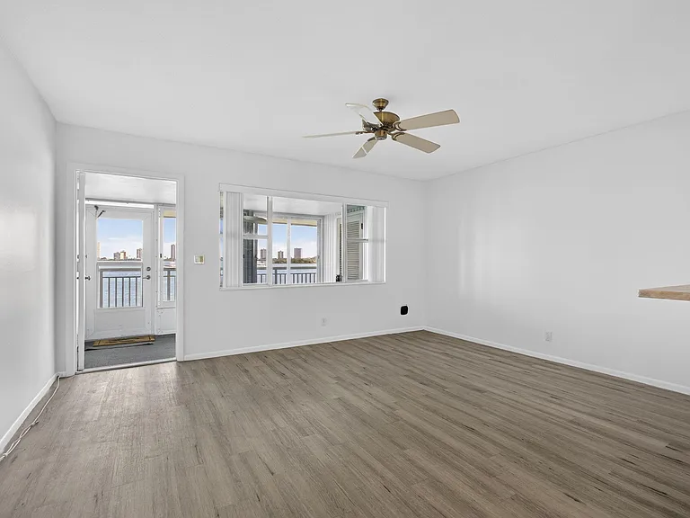 100 Shore Ct #307 — Photo 9
