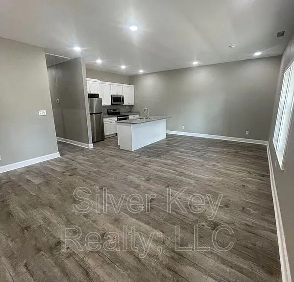 402 Ingleside Ave — Photo 6