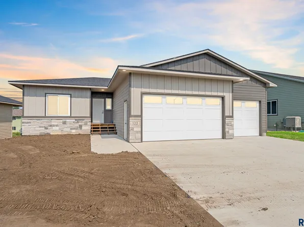 122 Skyline Dr, Valley Springs, SD 57068