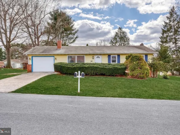 921 Thornton Dr, Mechanicsburg, PA 17055