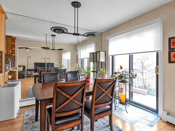4th image of 15405 Riverside Drive #12B