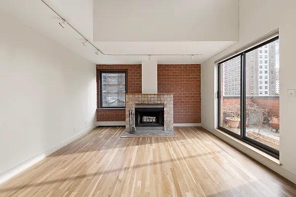 Rented by SERHANT. | media 1