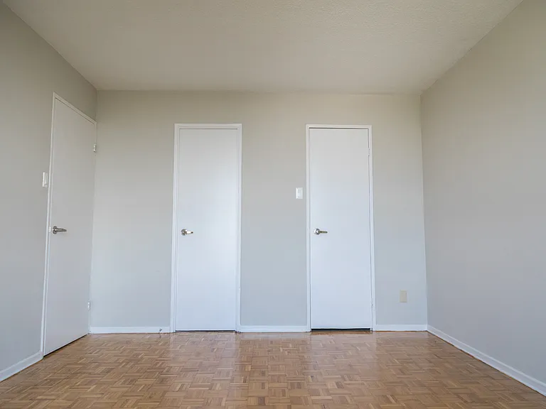20 Antrim Cres — Photo 10