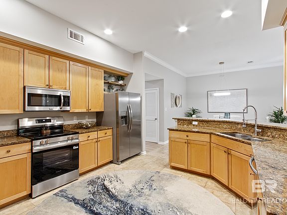 5th image of 4 Yacht Club Dr APT 86