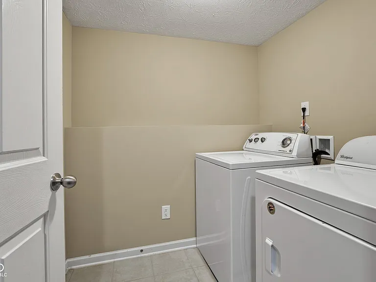 12692 Tamworth Dr — Photo 41