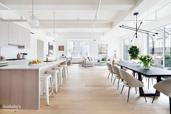 Sold by Sotheby's International Realty | media 1