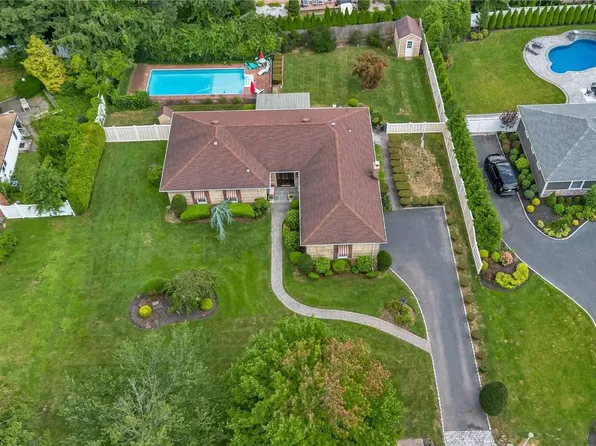 17 Crawford Drive, Dix Hills, NY 11746