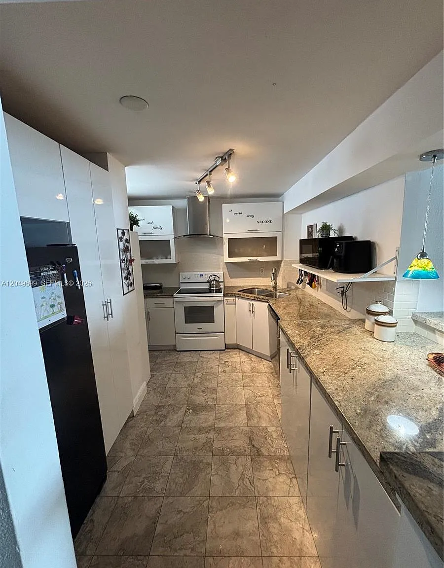 Ocean Park Condo — Photo 1